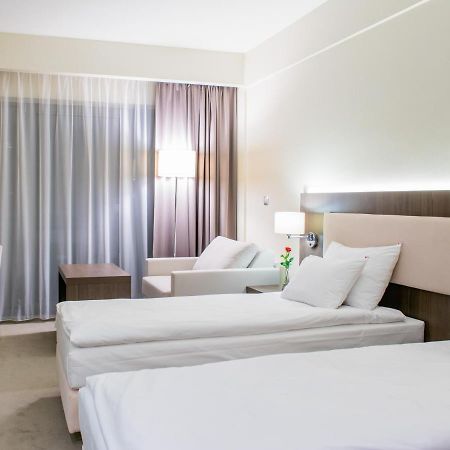 Hotel Kosma Kozmin エクステリア 写真