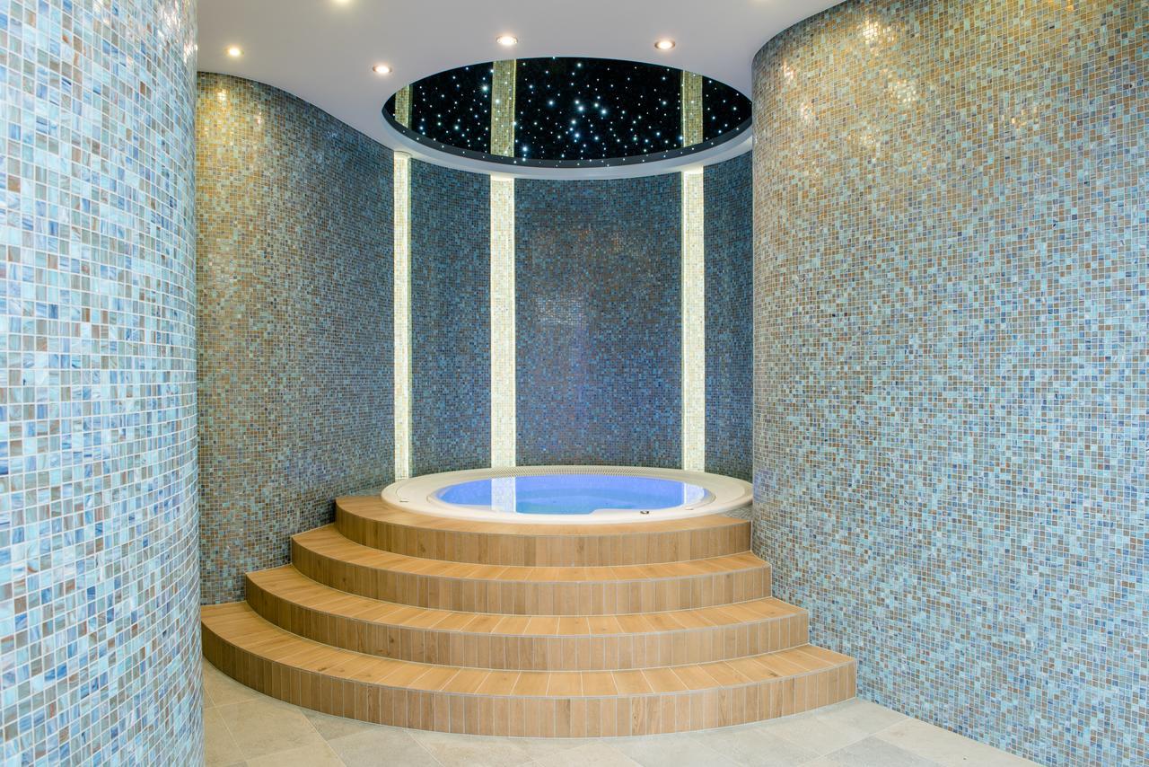 Hotel Kosma Kozmin エクステリア 写真
