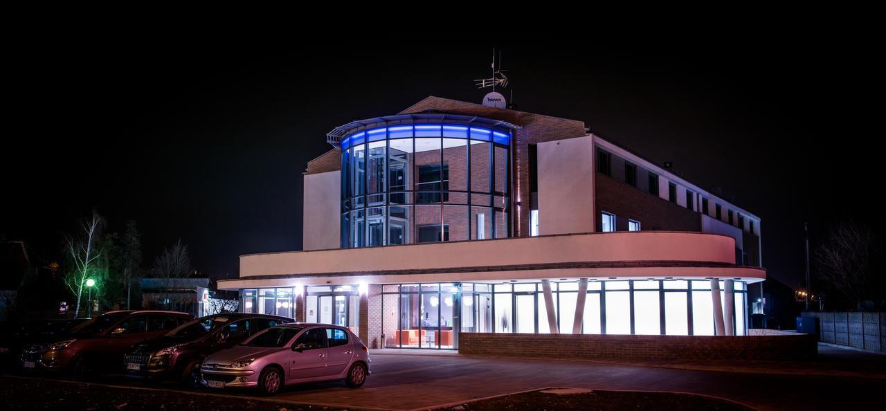 Hotel Kosma Kozmin エクステリア 写真