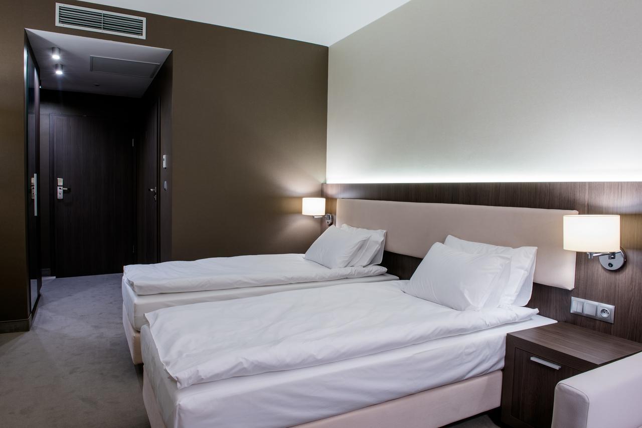 Hotel Kosma Kozmin エクステリア 写真