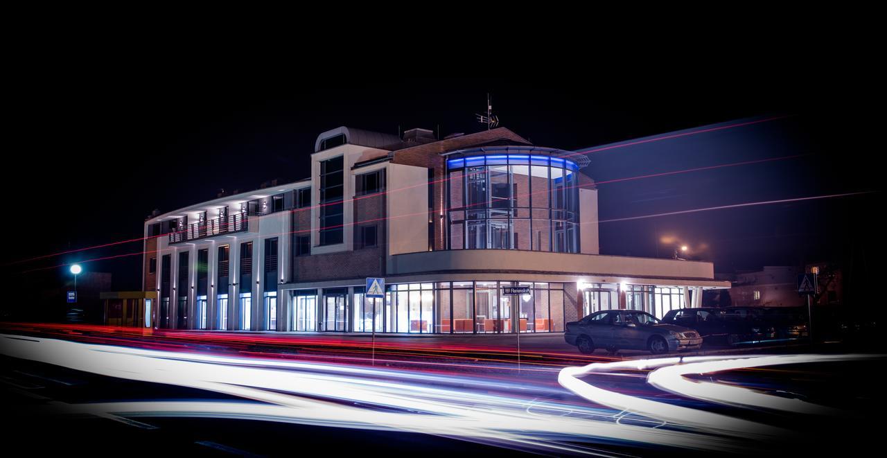 Hotel Kosma Kozmin エクステリア 写真