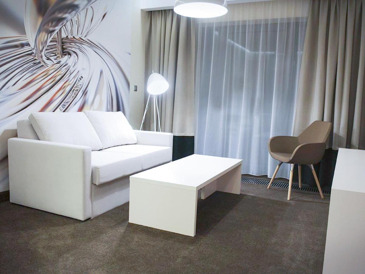 Hotel Kosma Kozmin エクステリア 写真