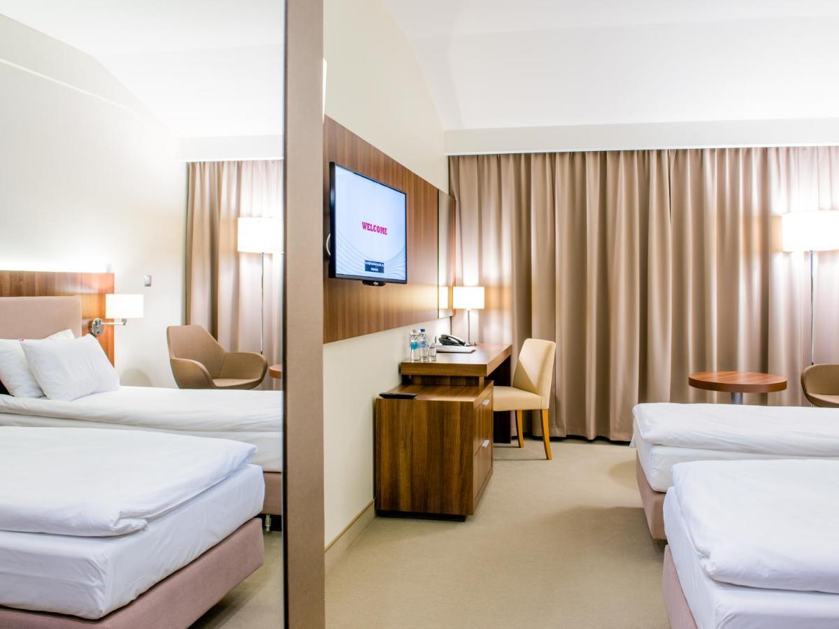 Hotel Kosma Kozmin エクステリア 写真