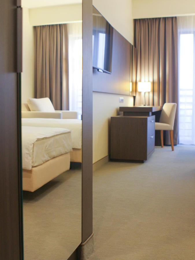 Hotel Kosma Kozmin エクステリア 写真