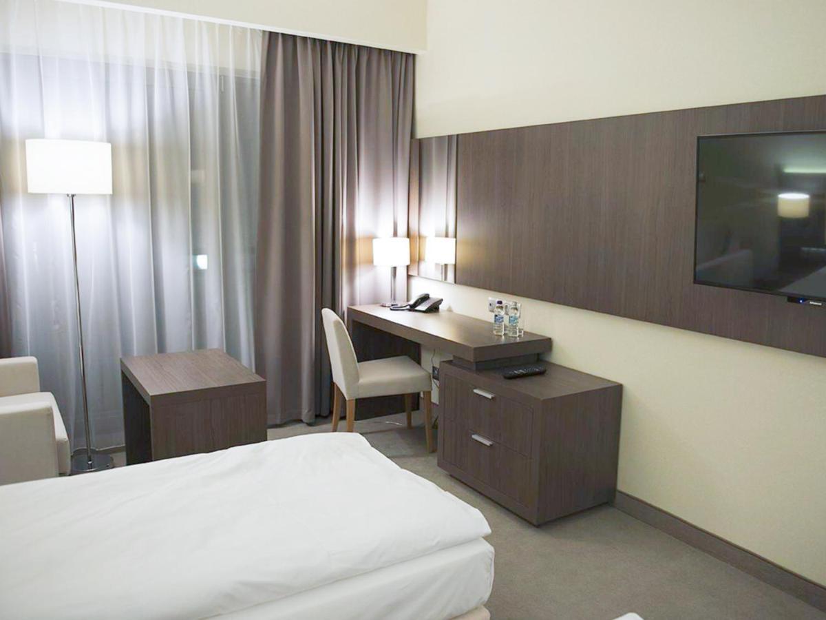 Hotel Kosma Kozmin エクステリア 写真